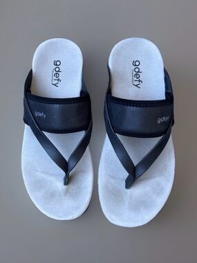 Gravity Defyer Women's GDEFY Gimor Leather US 9 Orthotic Comfort Thong Sandals